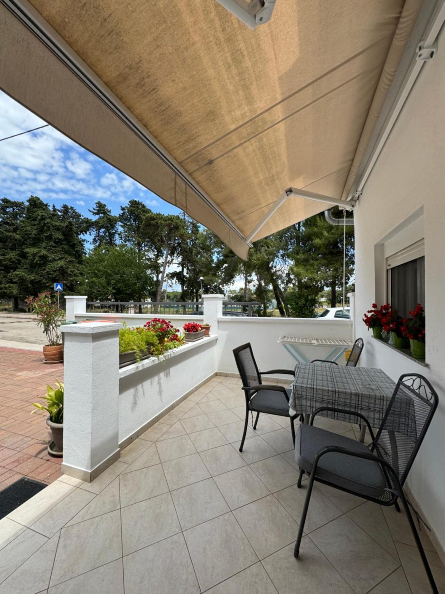 Studio Apartments With Terrace Near Sea - Angela'S Apartments Zadar Exterior photo